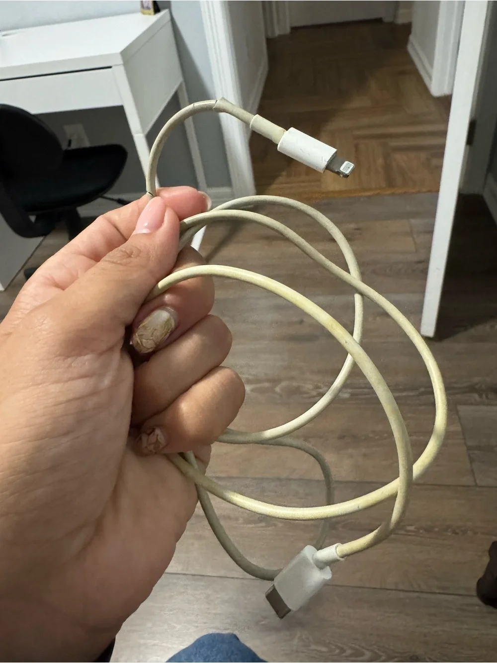 Apple AirPods Pro Wireless Earbuds in White with Charging Case